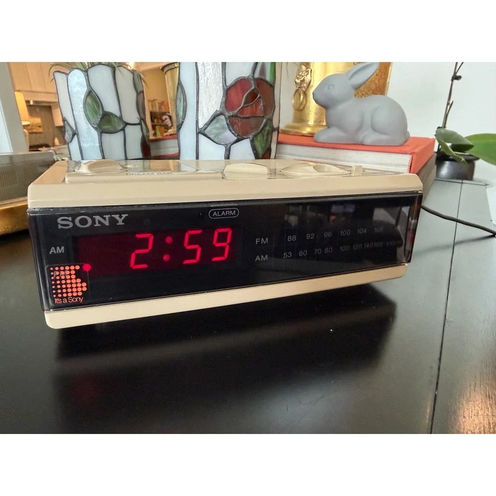Vintage Sony Dream Machine Alarm Clock Radio ICF-C50W Works FM/AM LED‎